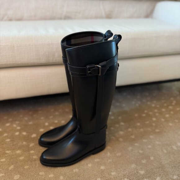 Burberry Shoes - Burberry Rain Boots Size 39 / Women's 8